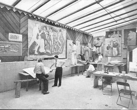 An image of art class in Chouinard Art Institute.